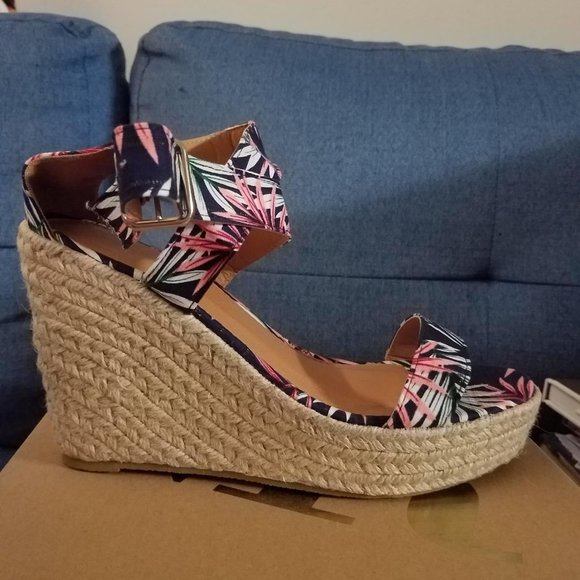 Charlotte Russe Multi Color Floral Sz 9 Wedge Heels / Sandals - Picture 1 of 3